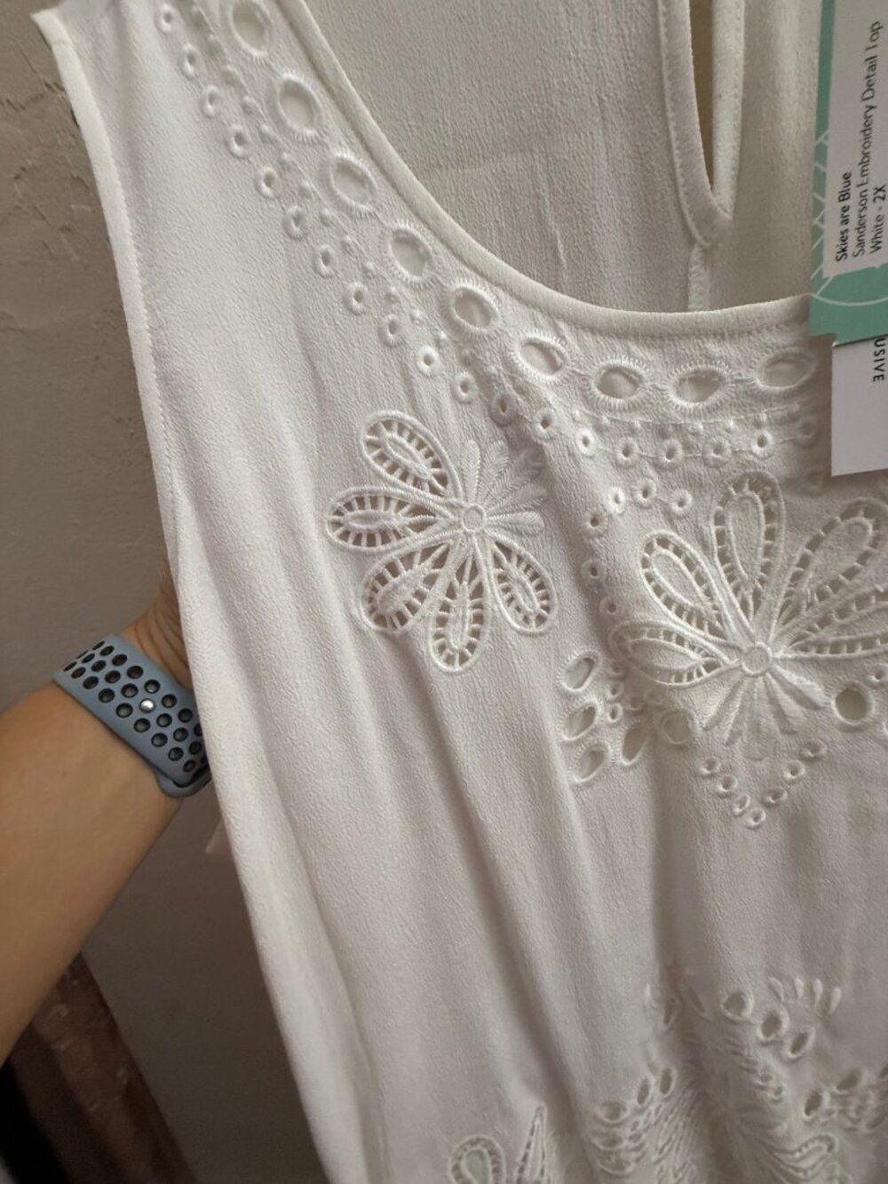 NEW Skies are Blue, Sanderson Embroidery Detail Top Shell, White, 2X - Picture 4 of 10